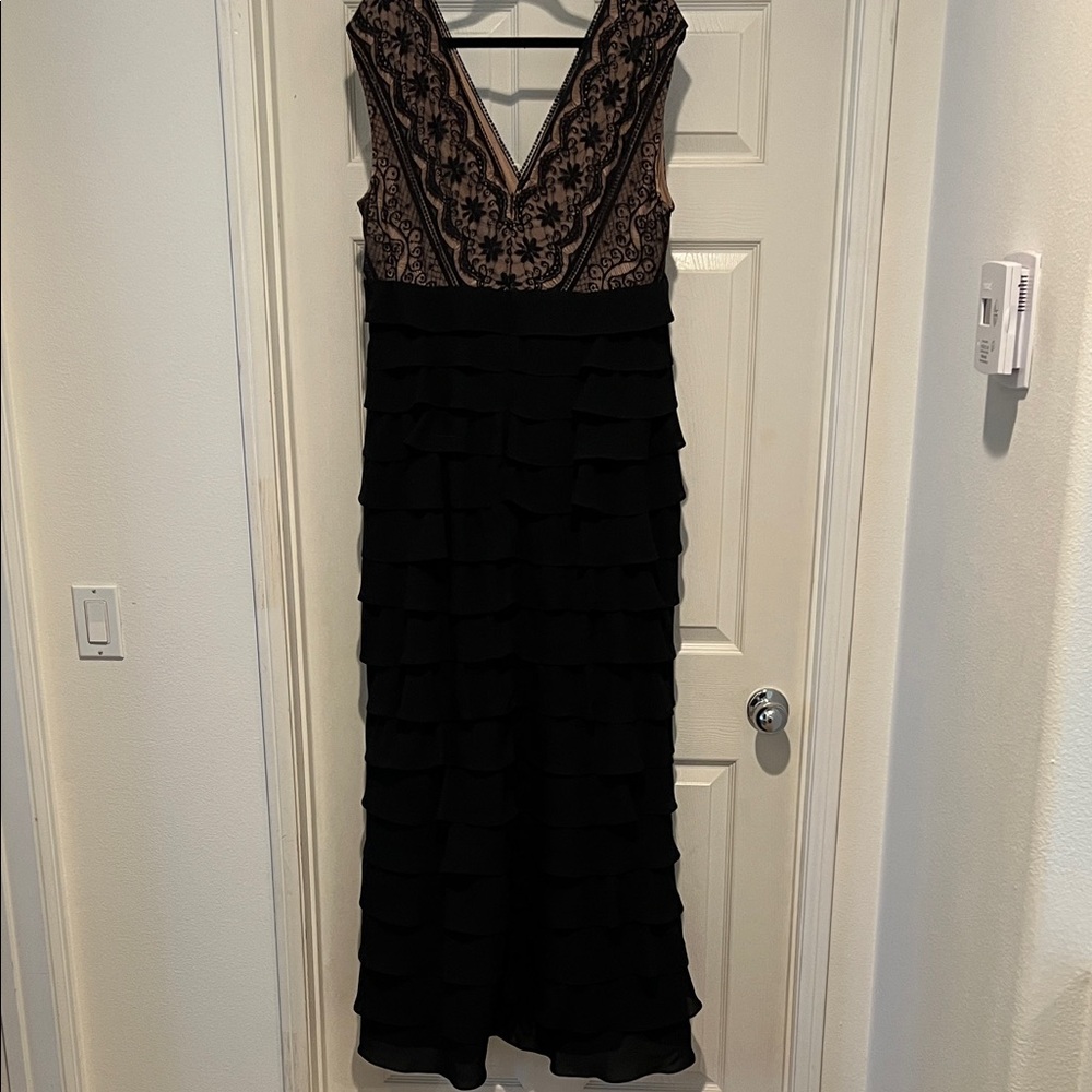 Adrianna Papell Evening Stunning Black Lace Maxi Dress